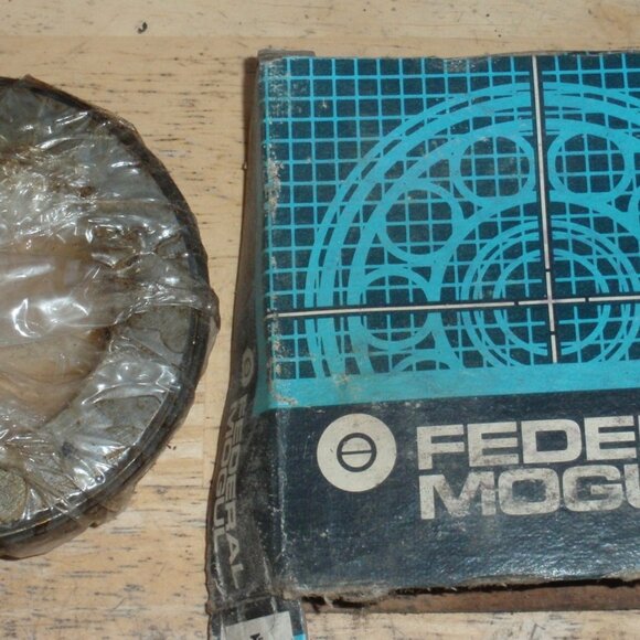 Federal-Mogul Ball Bearing 2065-T B93355 With Box - FAST SHIPPING! - Picture 1 of 2